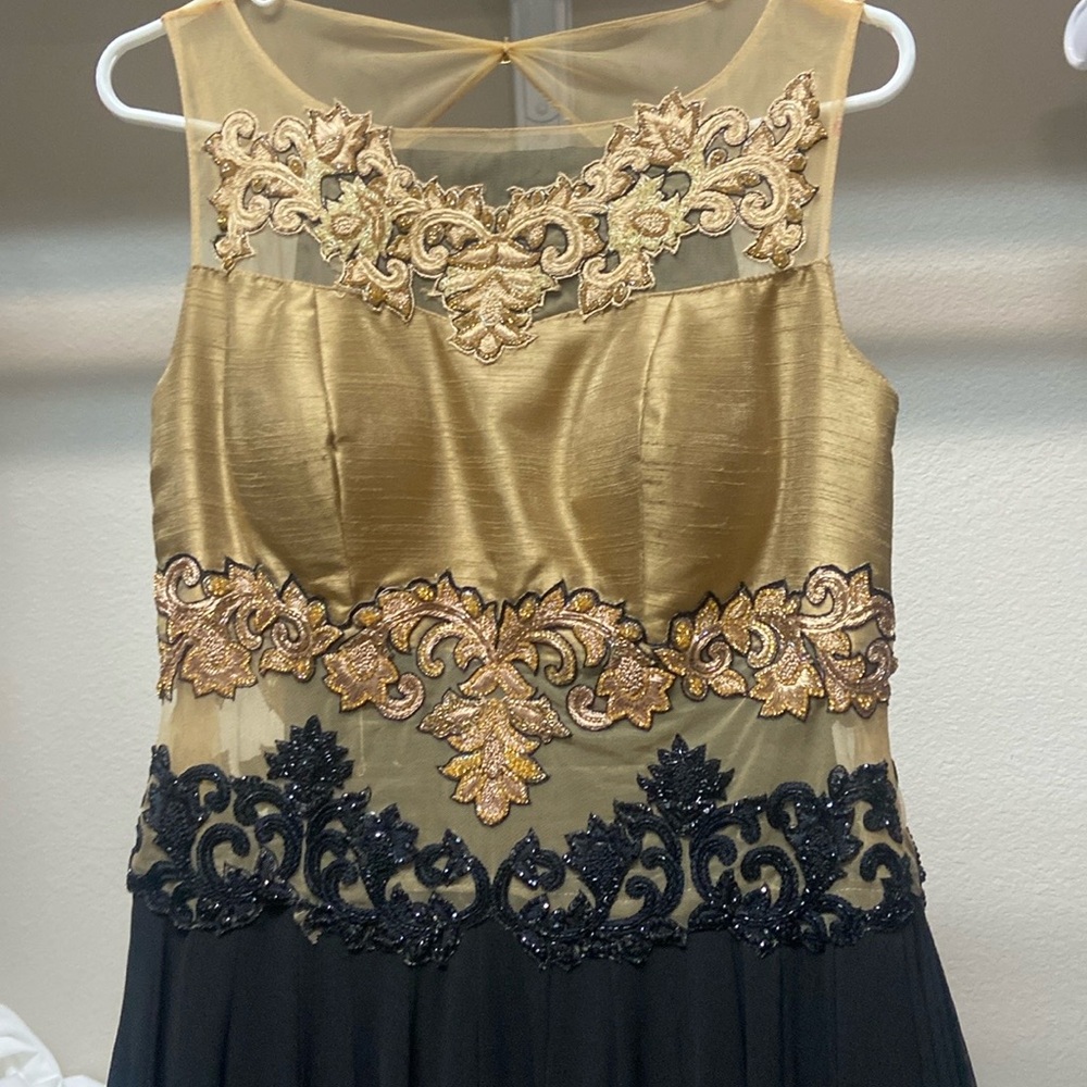 Indian outfit party wear. Like brand new. Only worn once. The outfit has 3 piece